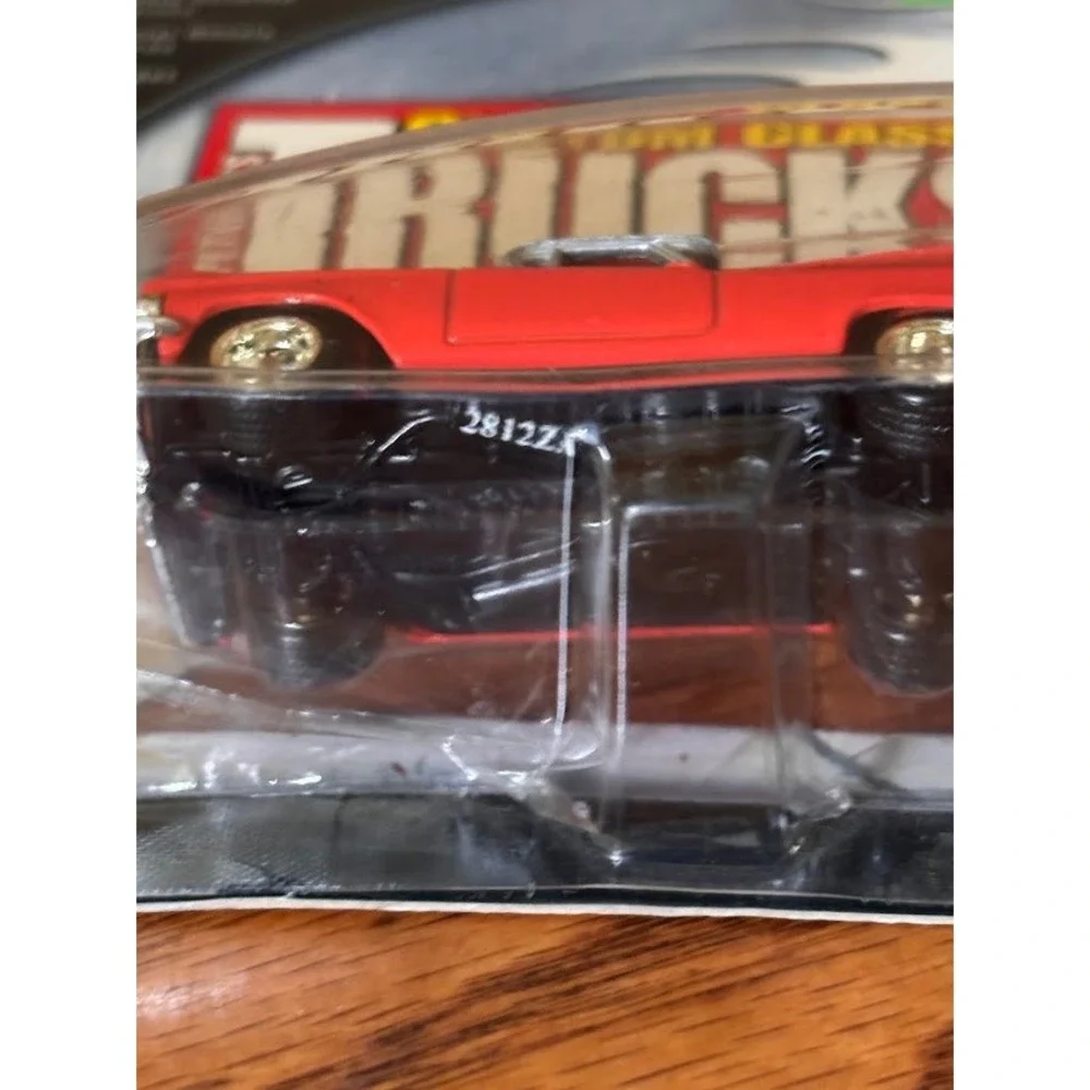Hot Wheels 100% Petersen's Custom Classic Trucks 59 El Camino Red 1/4 56595 2002